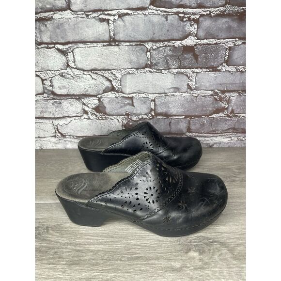 Dansko Shyanne Black Leather Floral Cut Mules Clogs Shoes Women Sz 40EU/9.5M US - Picture 15 of 16